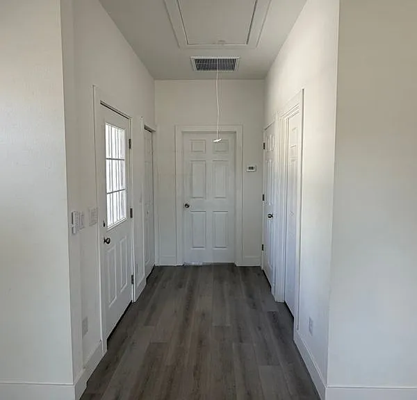 2427 W Southcross Blvd #2 — Photo 7