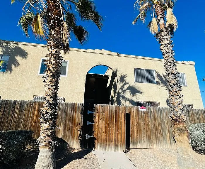 2767 N Edith Blvd — Photo 3