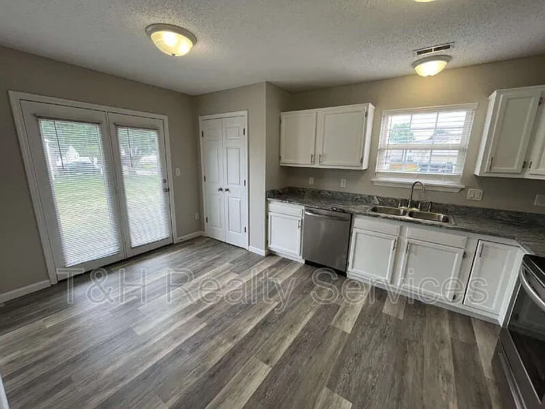 10341 Whitewater Ln — Photo 5