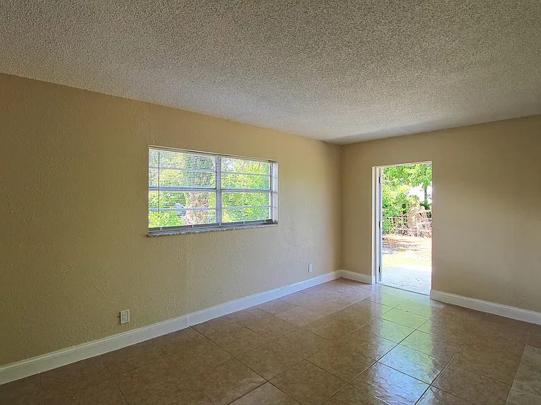 1045 Miami Blvd #A — Photo 17