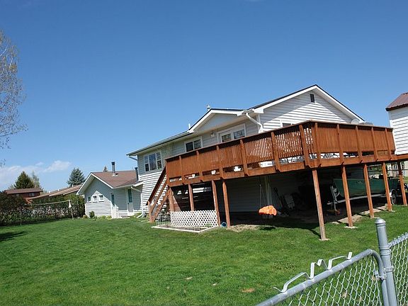 Fully fenced back yard 