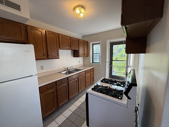 4th image of 4911 Heuwerth Ave #1