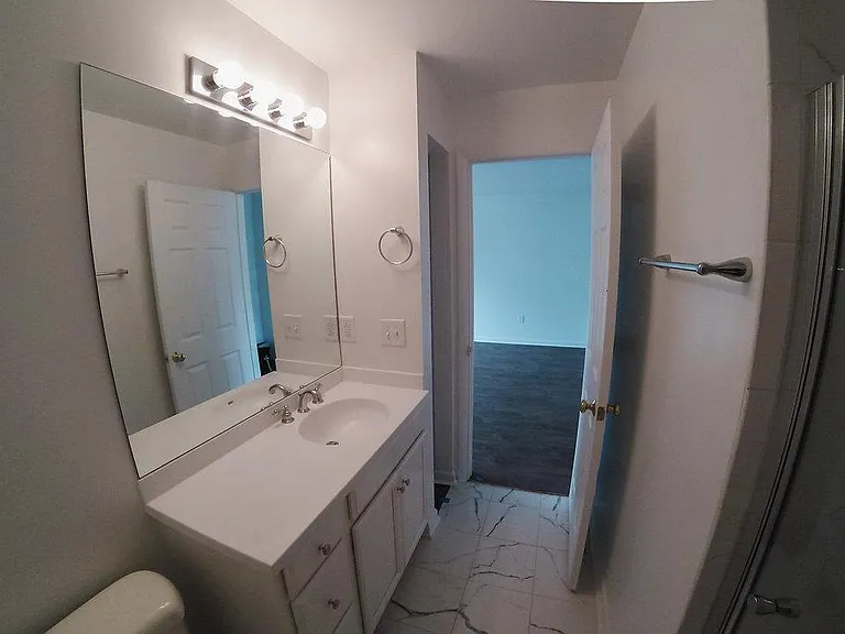 Louise Ave Apartments — Photo 10