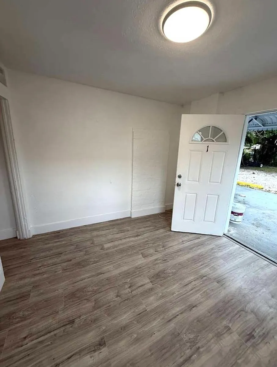 Building Photo - 328 NW 96th St #2