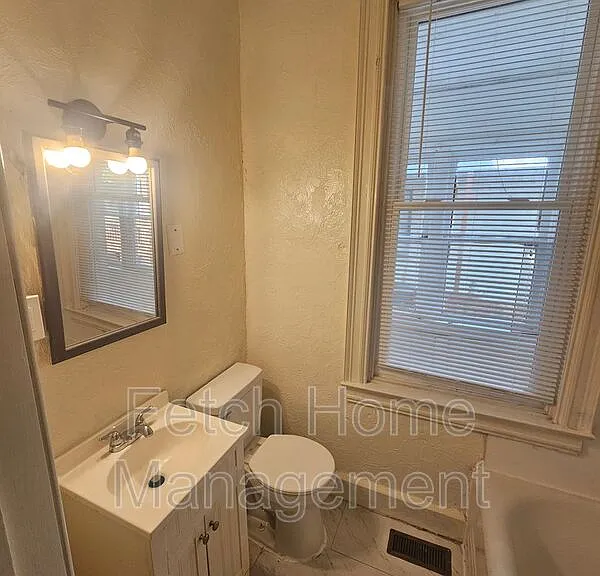 569 W Philadelphia St #1 — Photo 6