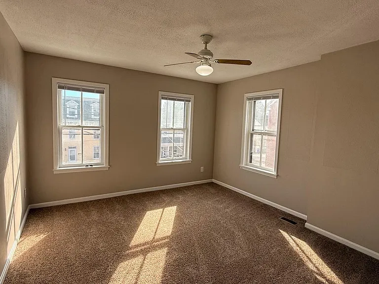 336 Jefferson St — Photo 9