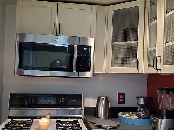 3rd image of 2480-1 Two Ontario Rd NW