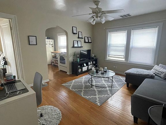 2nd image of 5325 W Winnemac Ave APT 4