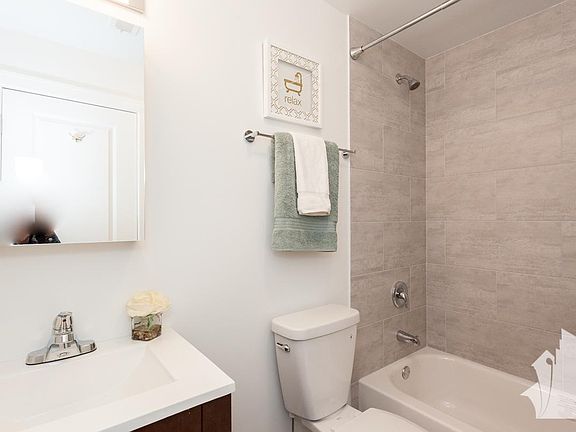 3rd image of 4038 N Milwaukee Ave #3