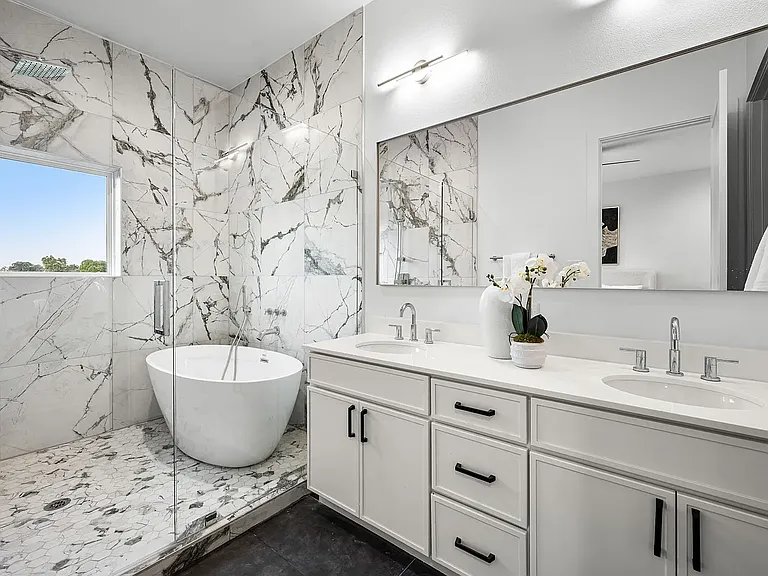 2203 Hondo Ave #203 — Photo 8