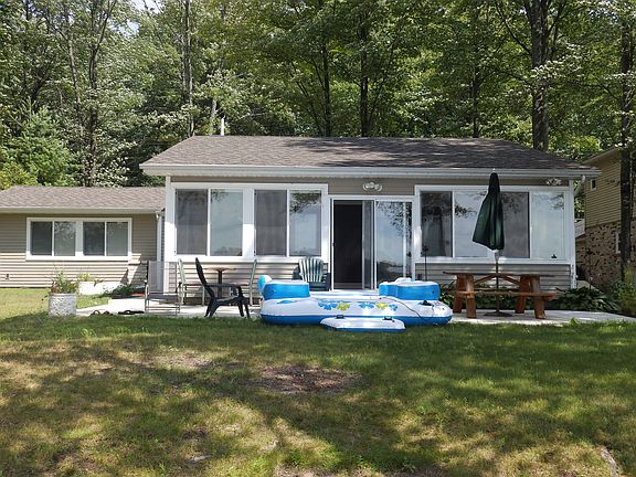 3rd image of 2907 N Lakeview Dr