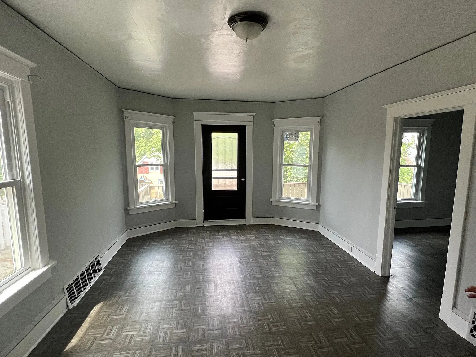 3 bed, 1105 sqft, $1,300 — Photo 1