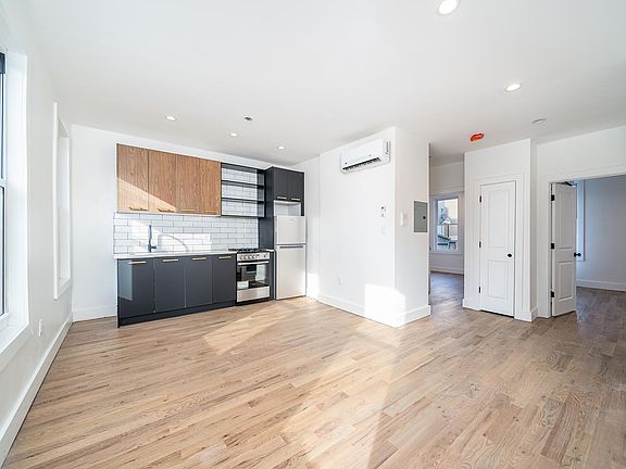 4th image of 68 Lafayette St APT 1