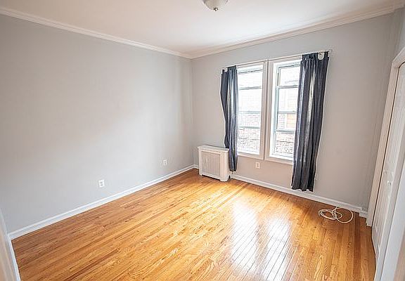 2nd image of 106 E 208th St #4
