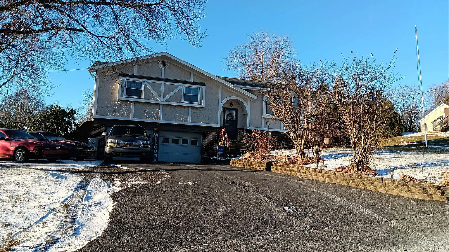 551 Donna Dr photo 1