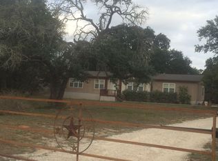 1106 Eagle Creek Dr, Floresville, TX 78114