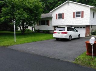 20 Brewster Dr, Middletown, NY 10940