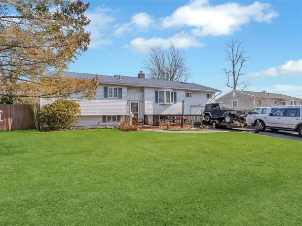 3105 Sipp Avenue, Medford, NY 11763