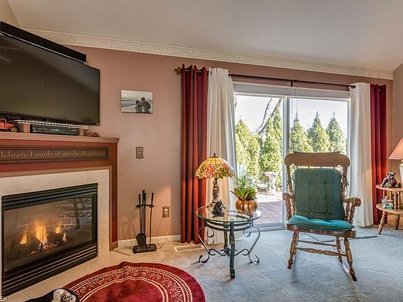 4th image of 5701 Saint Thomas Ln #69