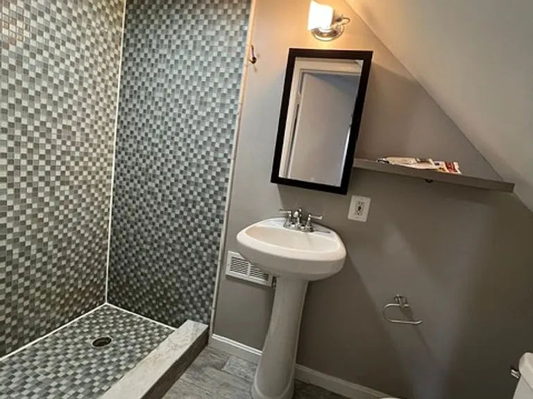 209 Burgess Ave — Photo 22