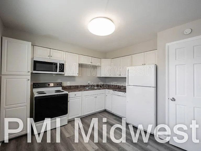 140 Maple Park Dr #3 — Photo 9