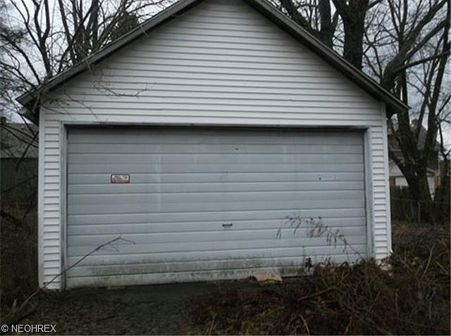 2nd image of 215 E Lucius Ave