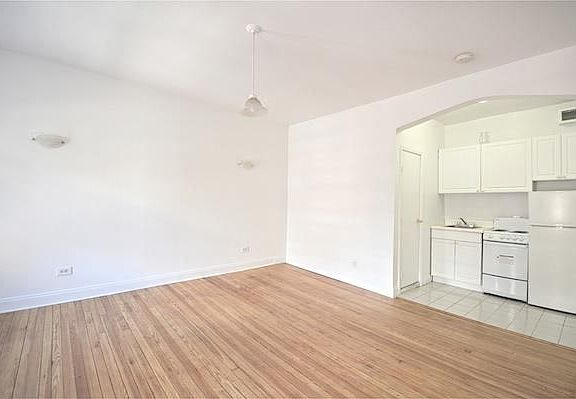 3rd image of 18 E 13th St APT 9