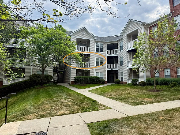 320 Riverbend Dr #3C — Photo 2