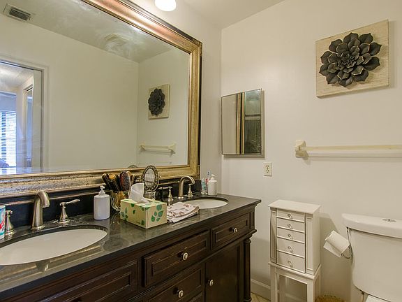 5th image of 129 Buttonwood Cir