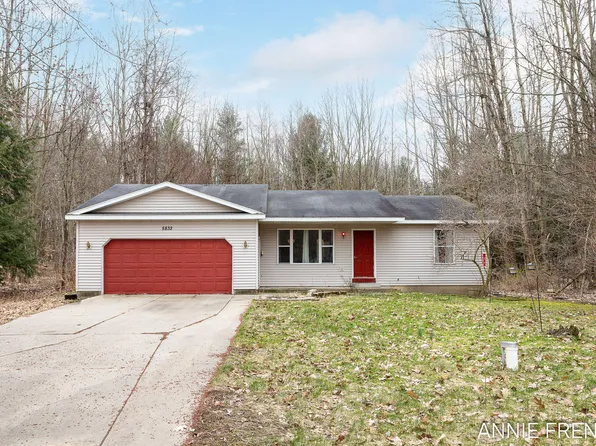 5832 Ell Ct, Fennville, MI 49408