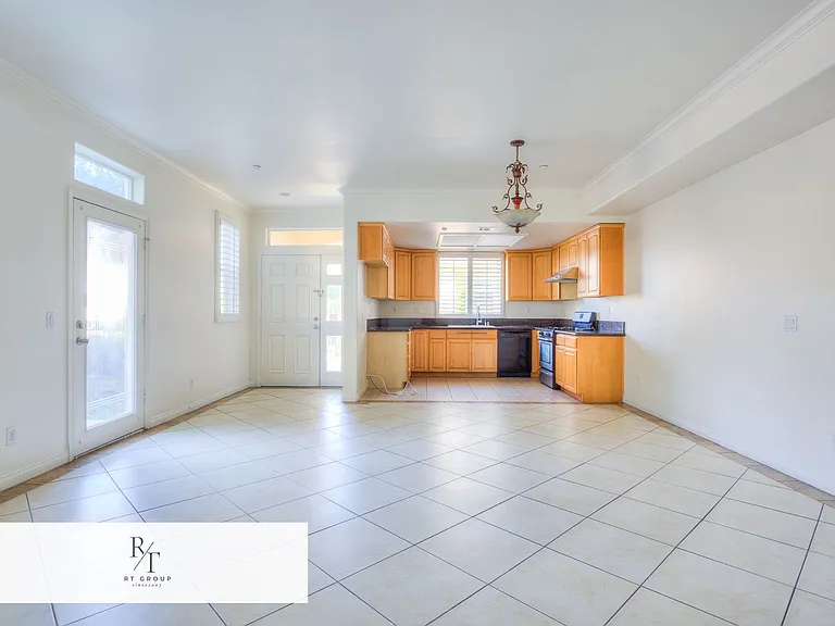 515 Florence Ave — Photo 3
