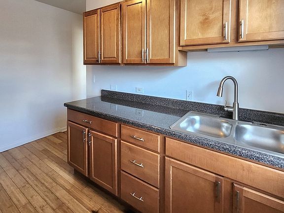 5th image of 2749 N Sawyer Ave #205