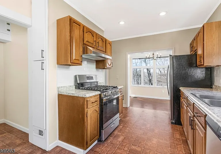 16 Tisco Ave — Photo 10