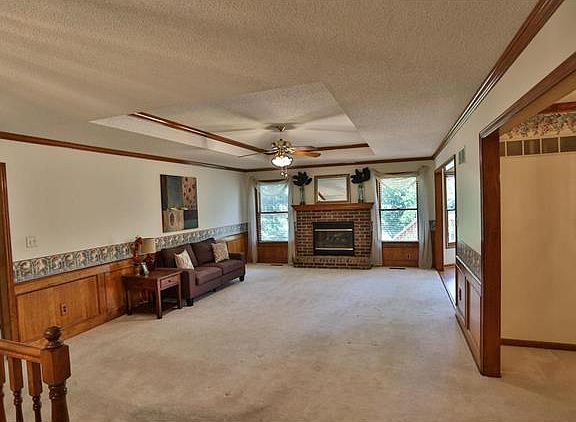 3rd image of 705 NE Jamestown Ct