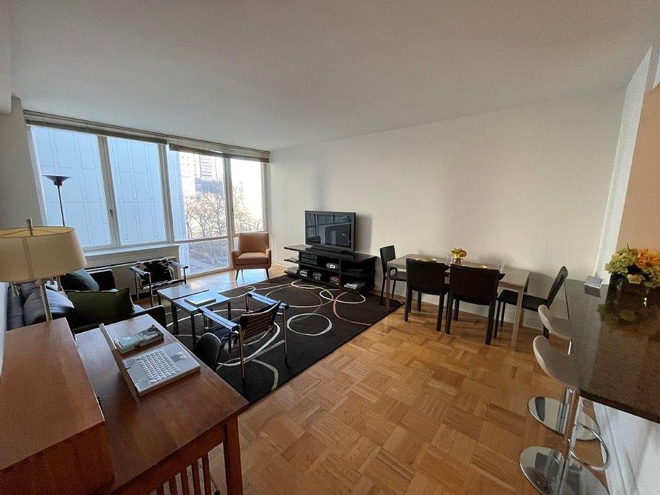 1st image of 1510 Lexington Ave APT 8L