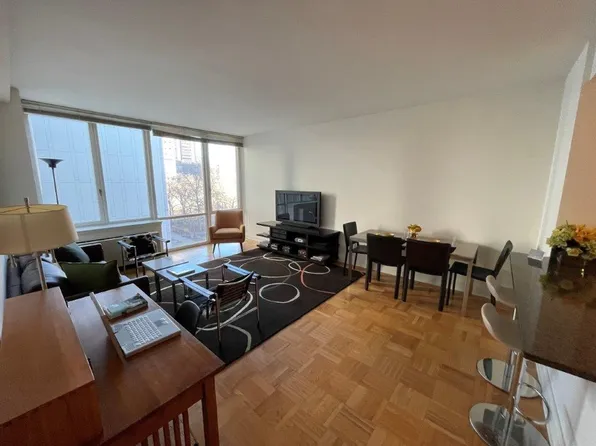 1510 Lexington Avenue image 1 of 21