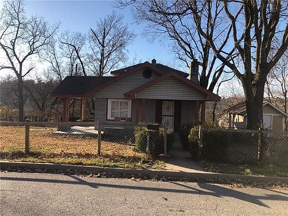 3rd image of 5346 Wayne Ave