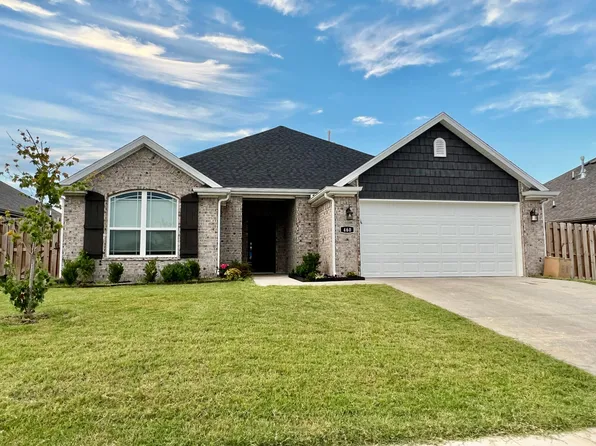 460 Holly St, Centerton, AR 72719
