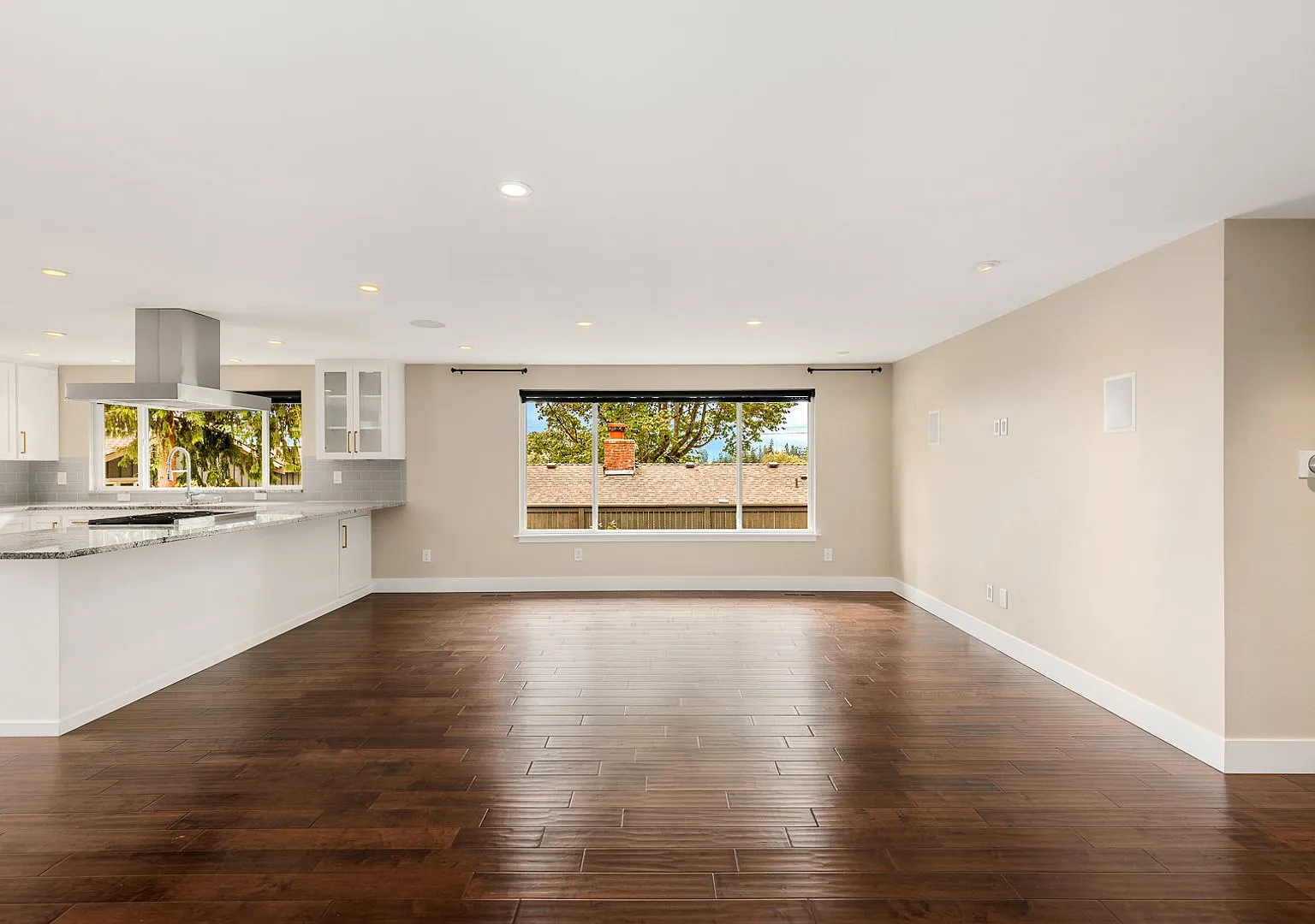 VIEWS - 2 Bedroom Home in Kirkland Highlands — Photo 3