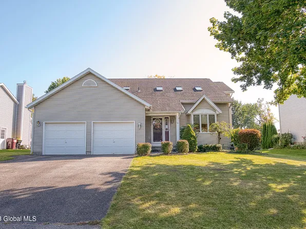 18 Valleywood Drive, Niskayuna, NY 12309