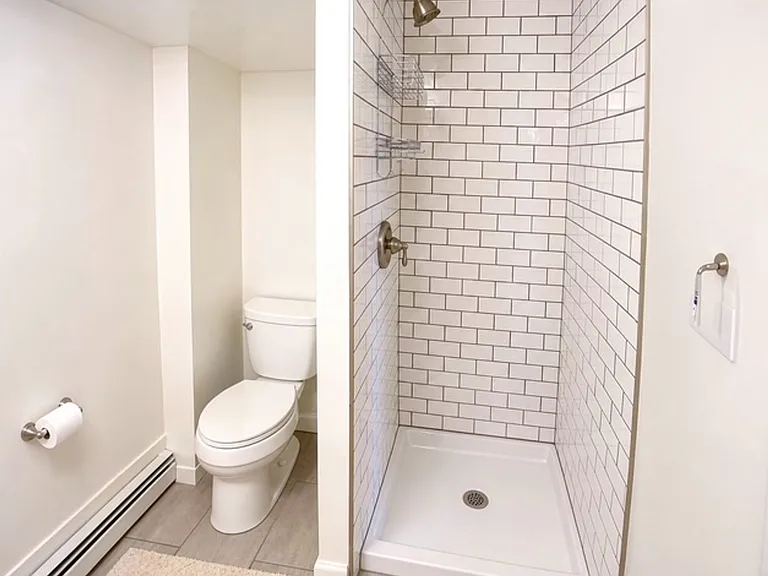 249 E Thompson St — Photo 14