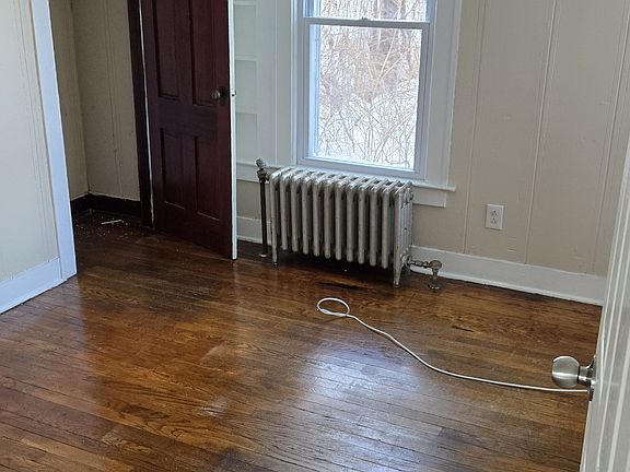 2nd image of 18 Jefferson Ave #2
