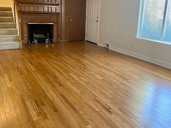 Living Room - fireplace is decorative only.