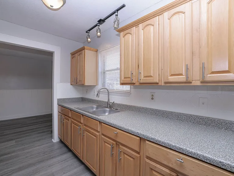 9834 Denning Dr — Photo 13