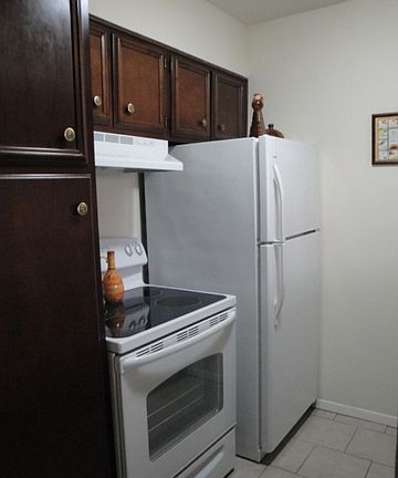 5th image of 8702 Village Dr