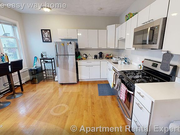 3rd image of 33 Portsmouth St #13L