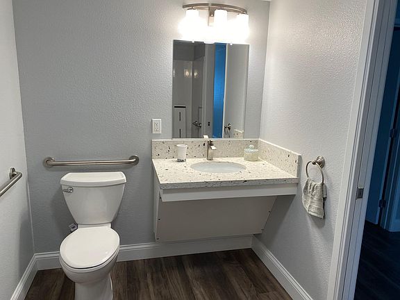 4th image of 128 Hill Dr #101
