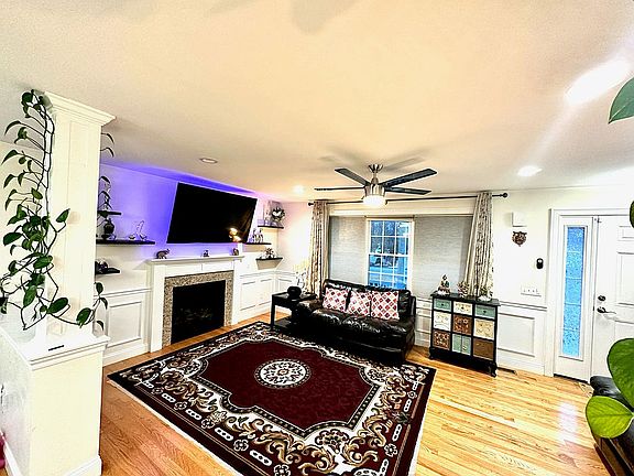 4th image of 25 Shale Ridge Ct