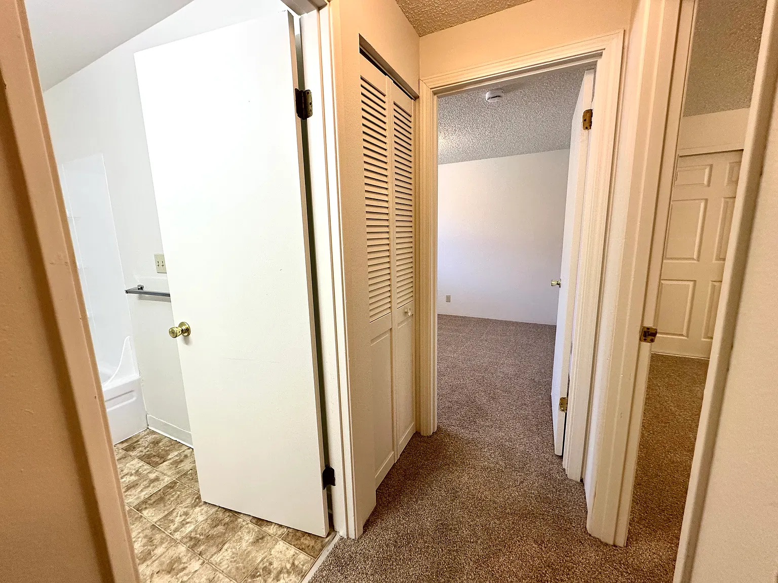 2 bed, 1.5 bath, 864 sqft, $1,625 — Photo 3