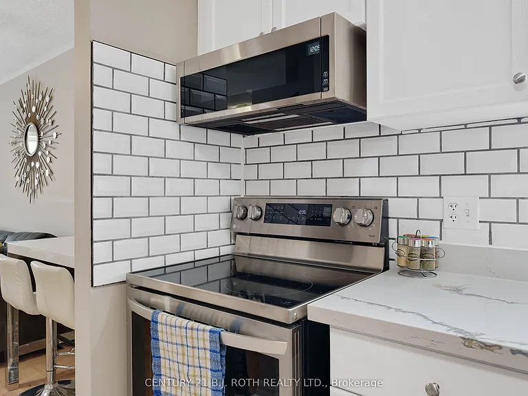 361 Georgian Dr #UPPER — Photo 7